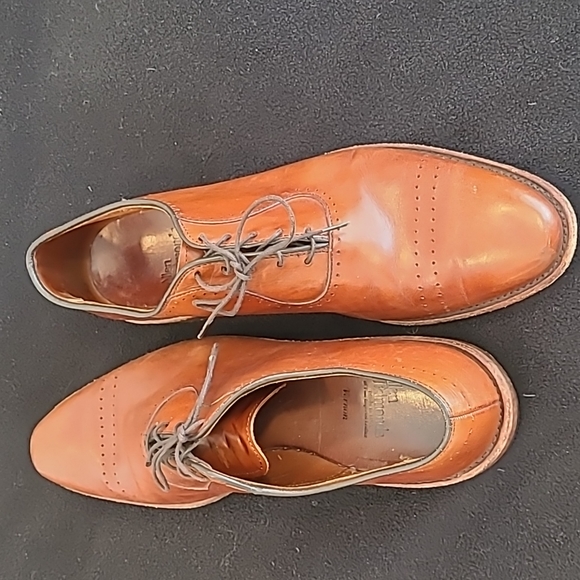 Allen Edmonds Men 11 B Vernon Saddle Brown Plain Perf Toe 8838, like new - Picture 2 of 8